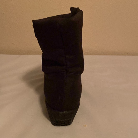 Toe Warmers from Canada mid-calf waterproof boots, women's size 8 M, Black - Picture 6 of 7